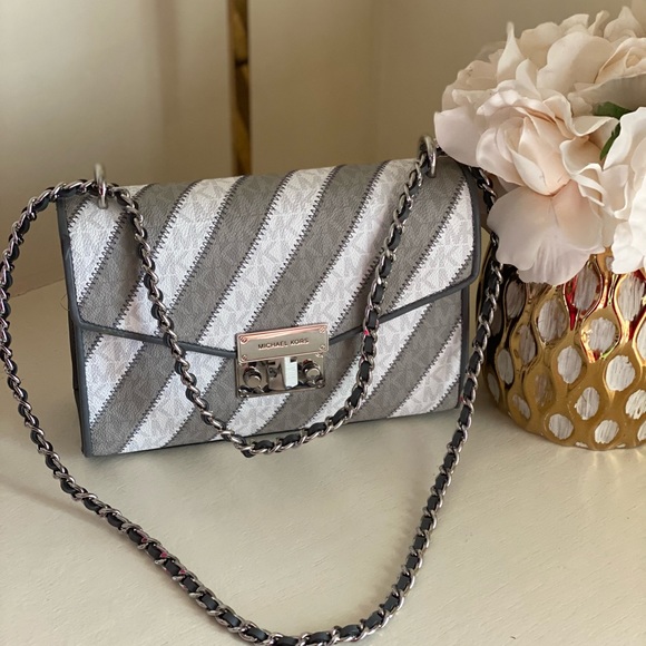 Brand née Micheal kors bah😍 - Picture 11 of 12